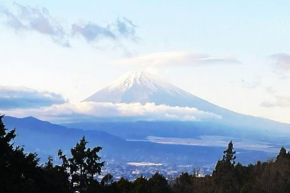 世界文化遺産の富士山を望むログハウス